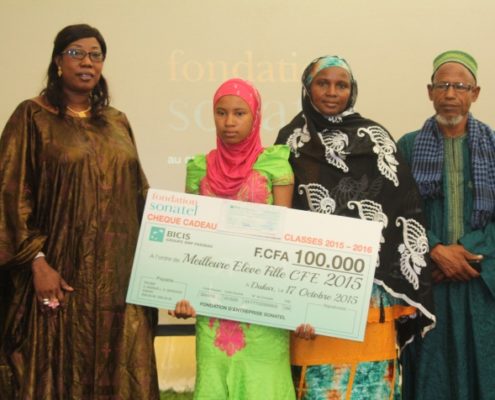 les 50 meilleures filles a CFFE récompensées par la fondation sonatel